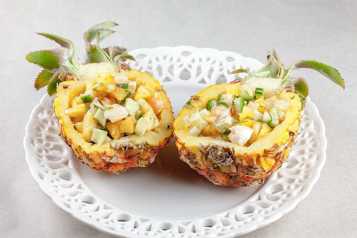 Gevulde baby ananas met garnalen