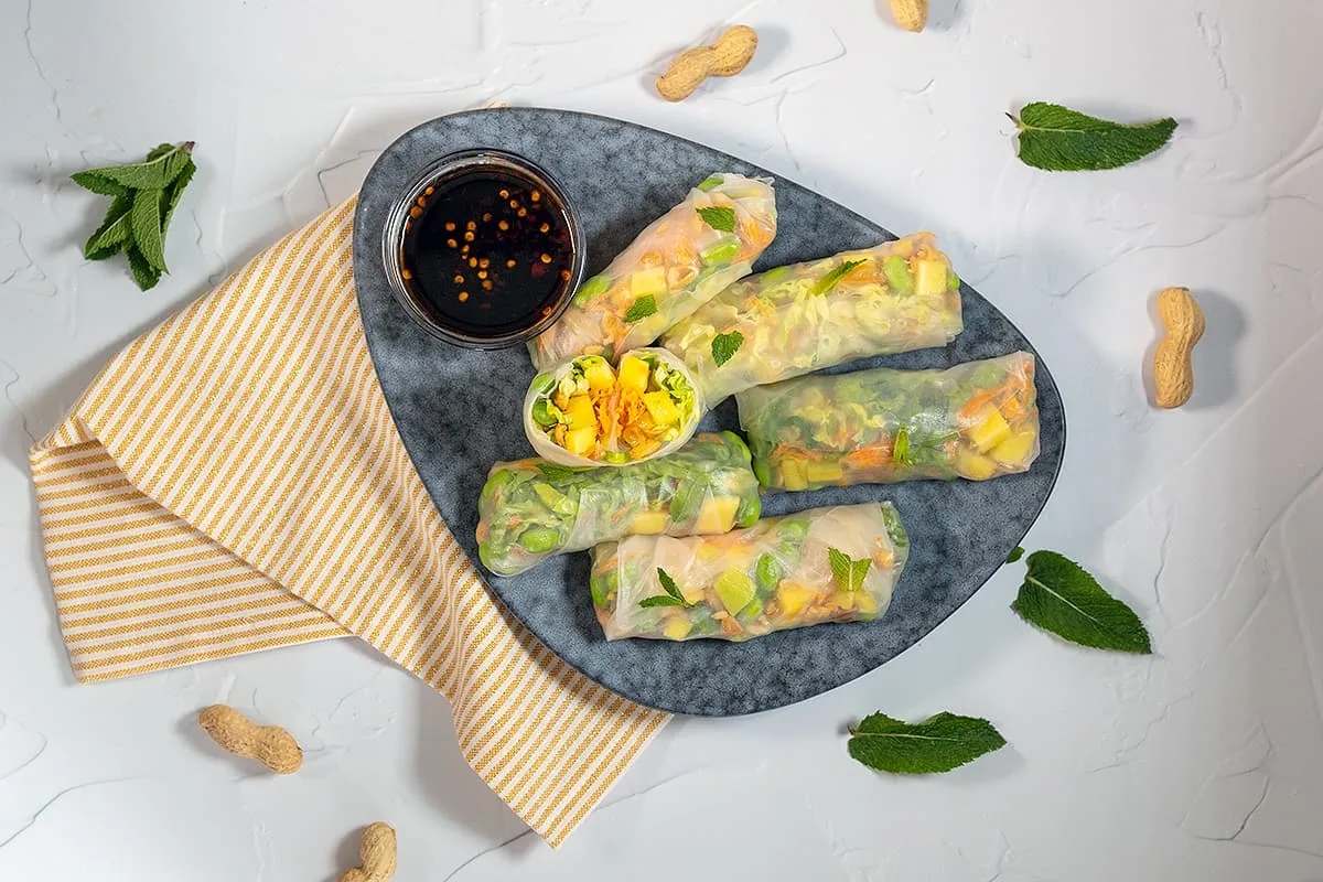 Springrolls met mango en edamame - met knapperige pinda's