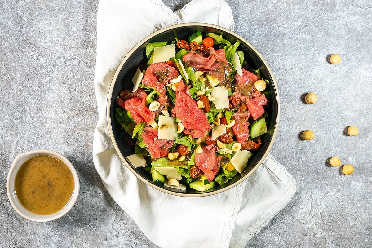Carpaccio salade met truffeldressing