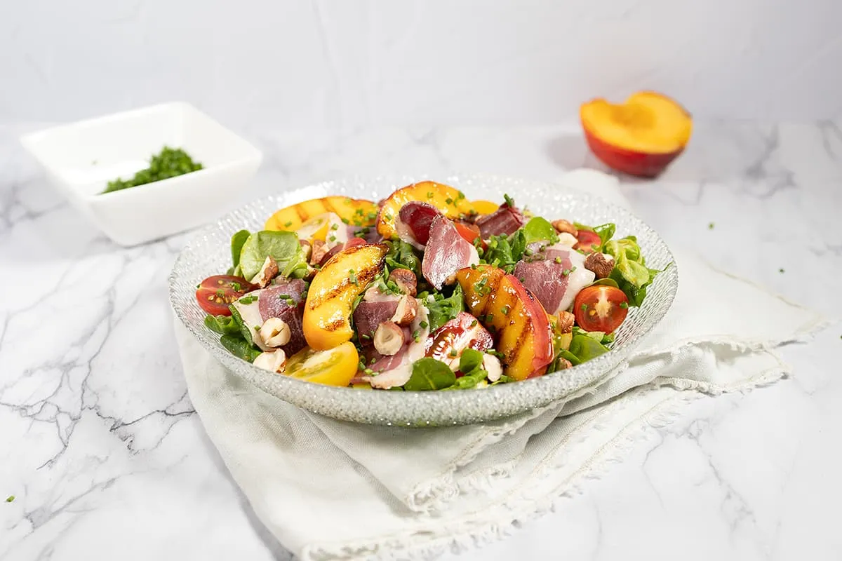 Gerookte eendenborst salade met perzik