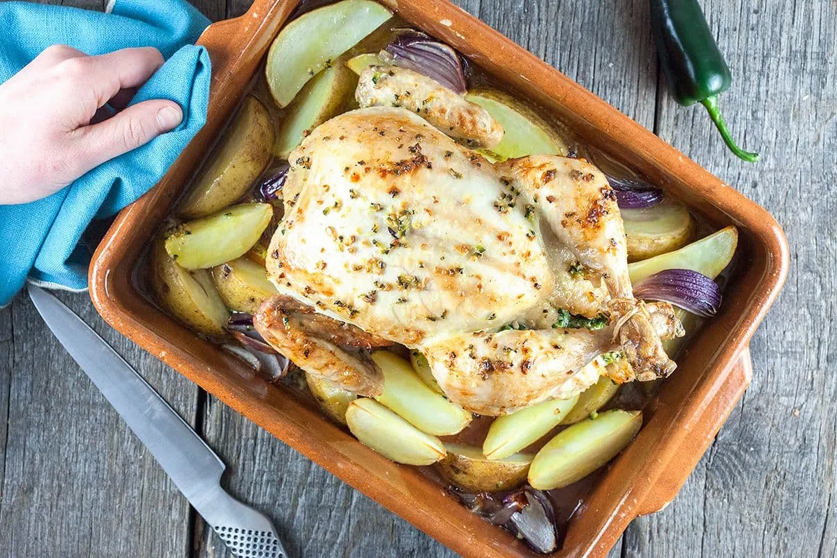 Hele kip met jalapeño pepers