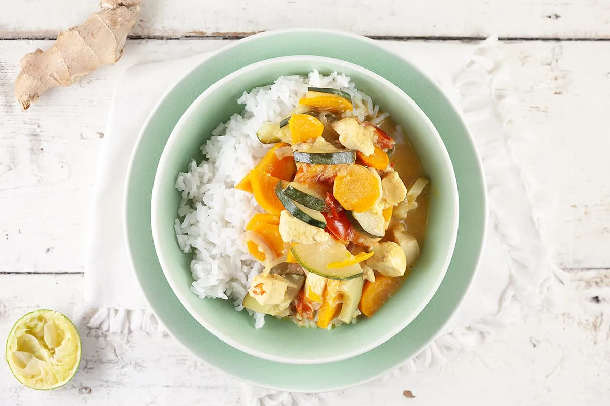 Kokoscurry met kip en courgette (en rijst)