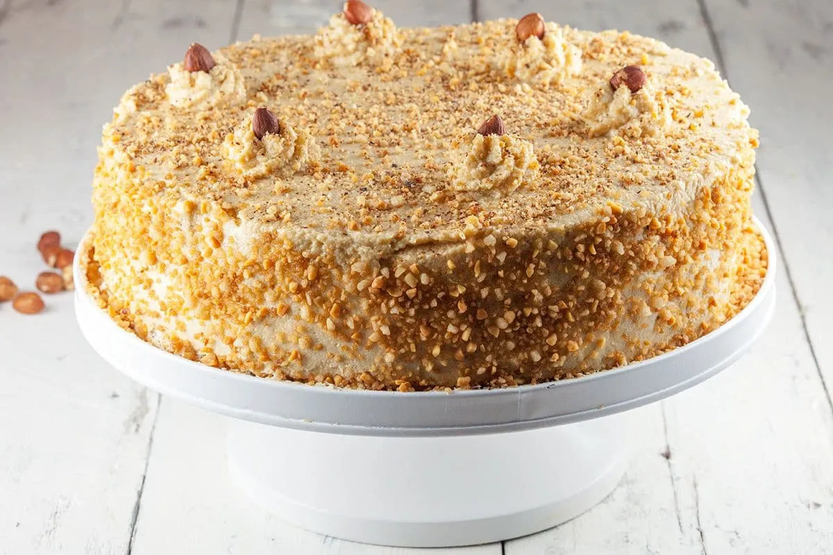 Mokka hazelnootschuimtaart met meringue en mokka crème