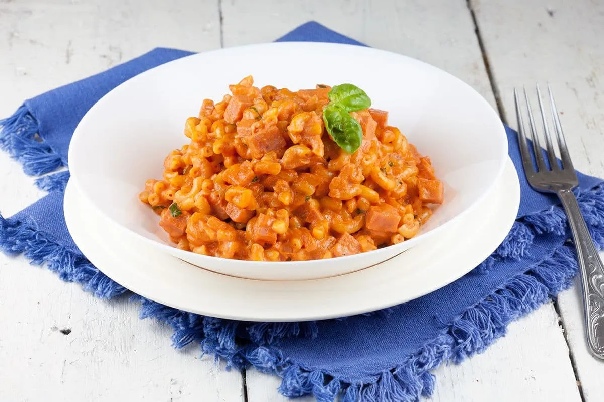 Romige macaroni met ham voor een klein budget