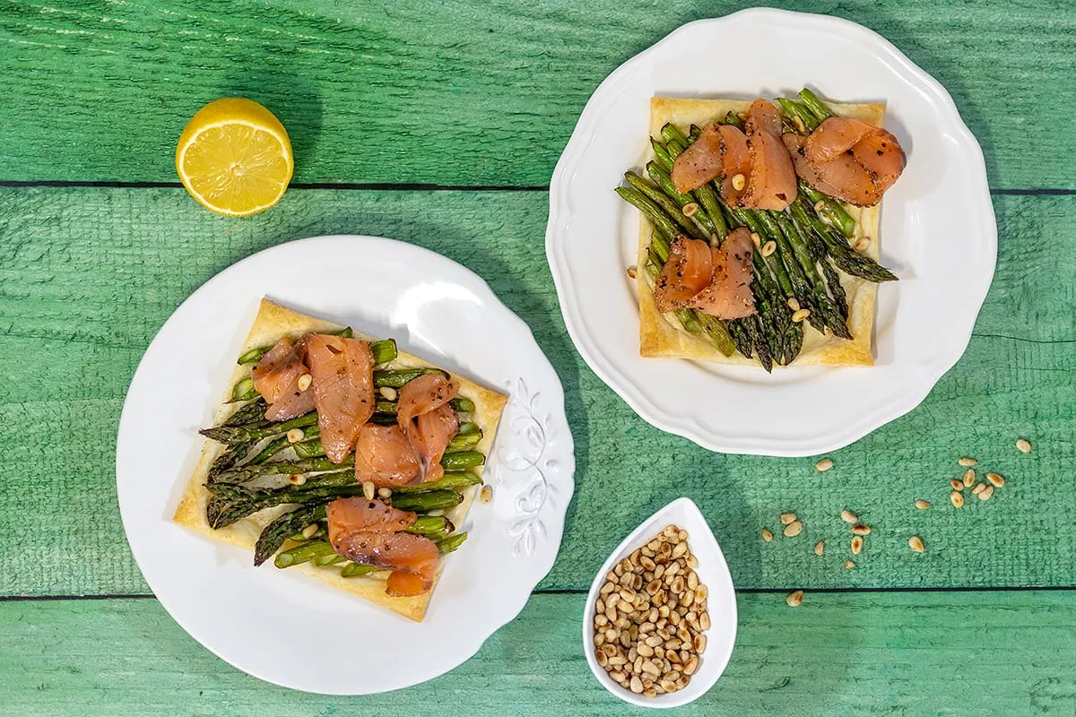Groene asperge taartjes met zalm