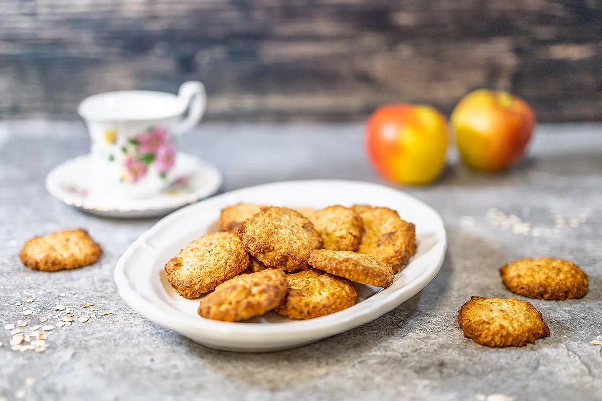 Havermoutkoekjes met appelmoes en noten