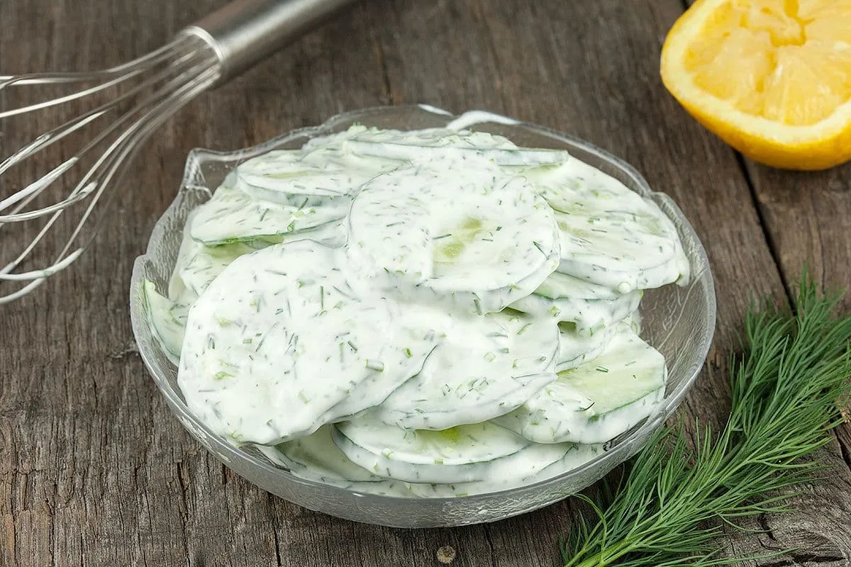 Romige komkommersalade (lekker fris en snel gemaakt)