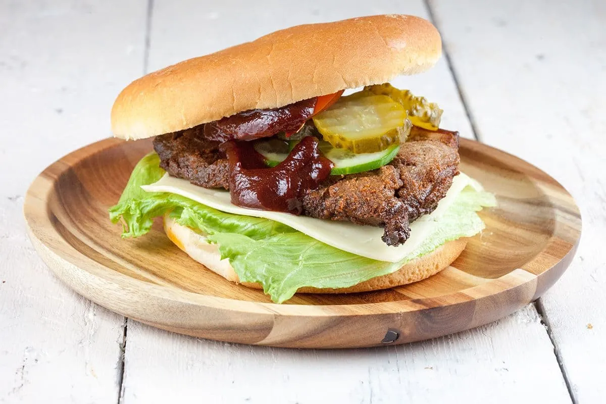 Burger met krokante speklap