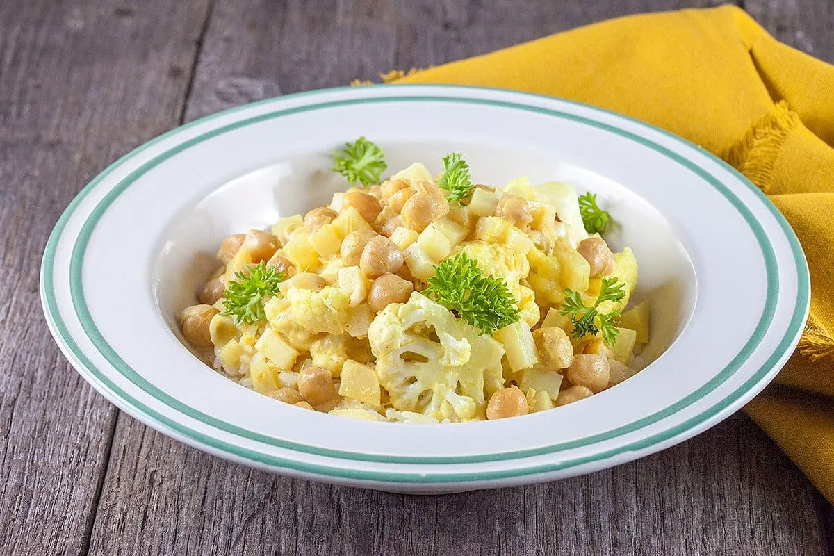 Indiase curry van bloemkool en kikkererwten