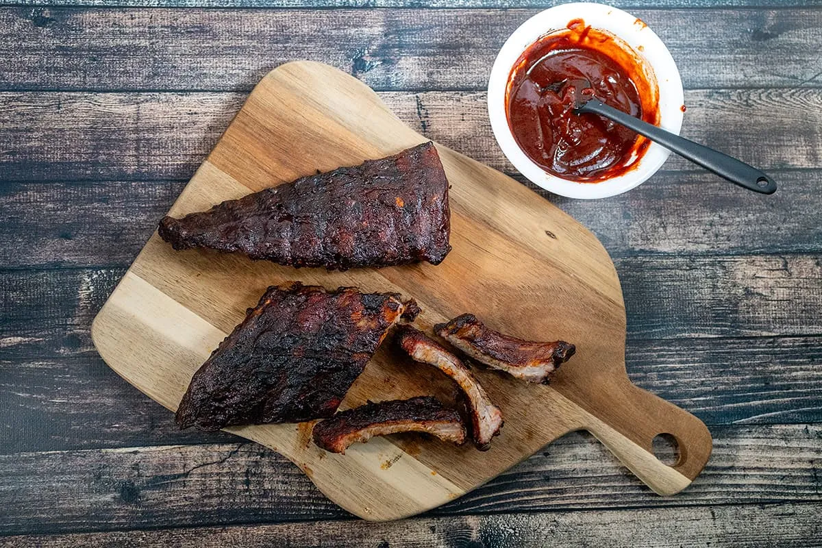 Spareribs van de BBQ - heerlijk kruidige spareribs