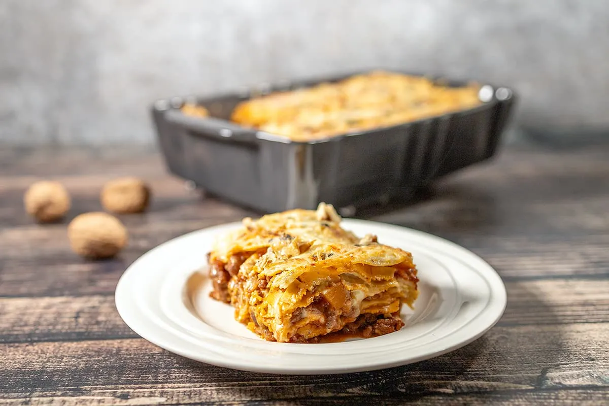 Lasagne met blauwe kaas, gehakt, pompoen en walnoten
