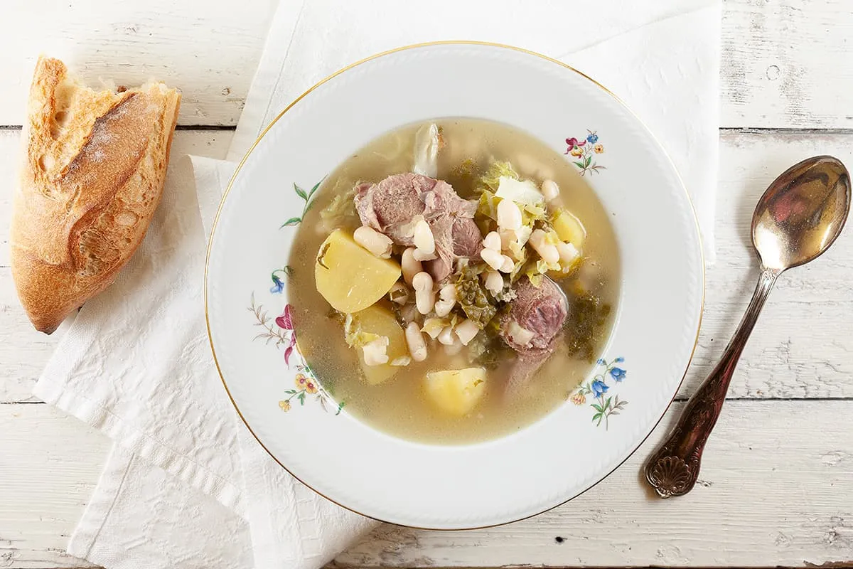 Garbure béarnaise - gevulde groentesoep met eend