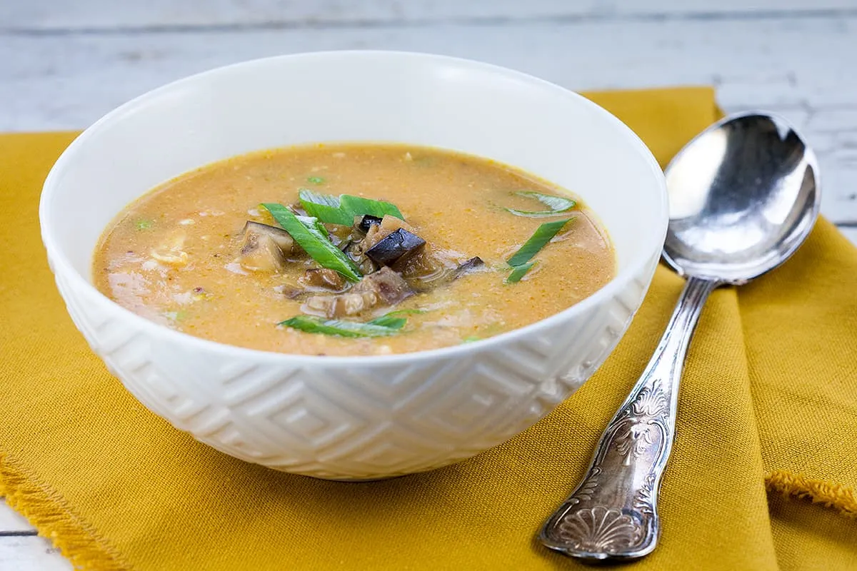 Indiase curry-kokossoep met kip
