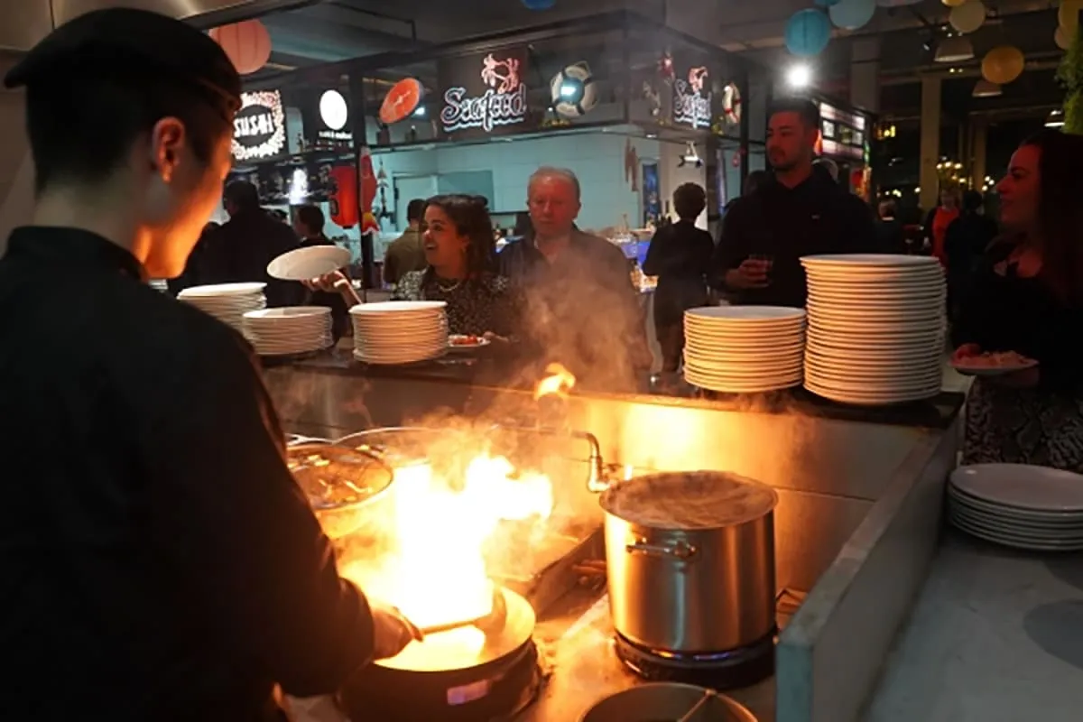 Een avond uit eten als ontdekkingstocht: proef de wereld zonder ver te reizen