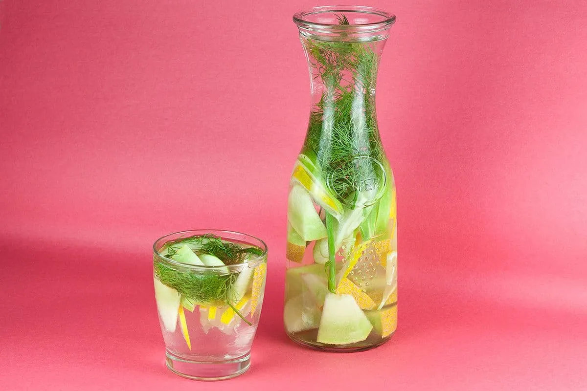 Dille, meloen, citroen en appel detox water