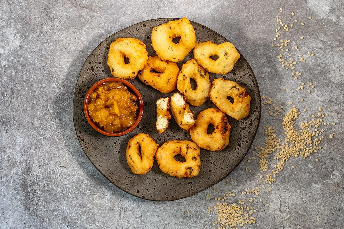 Medu vada (urad dal vada) - Zuid Indiase hartige beignets