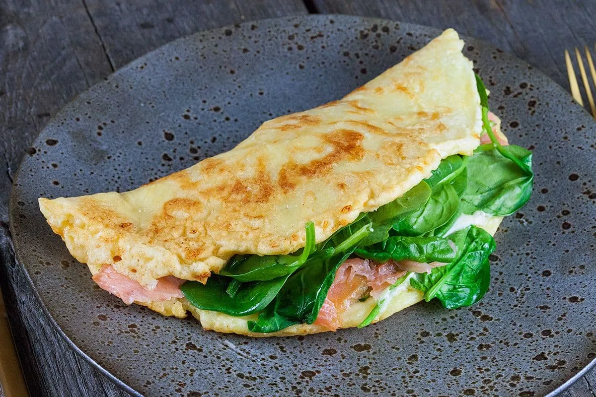 Vullende pannenkoek met zalm