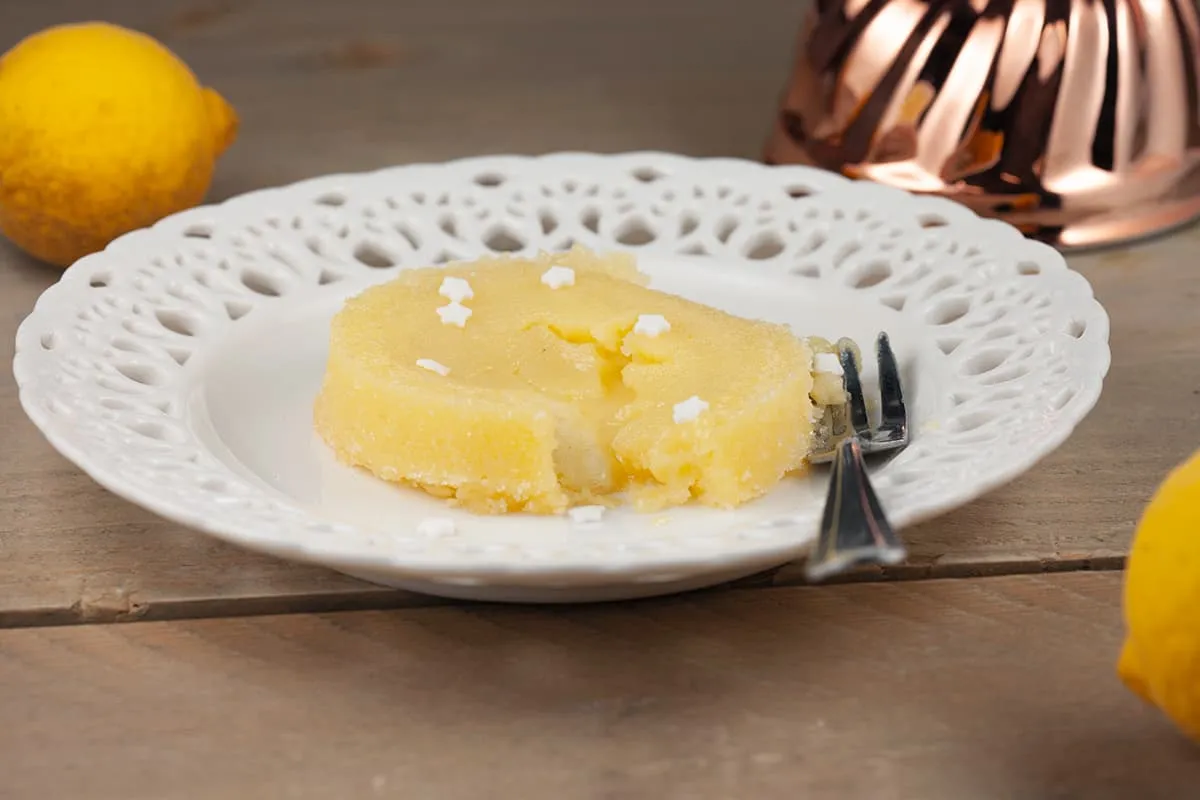 Witte chocolade en yuzu lava cake
