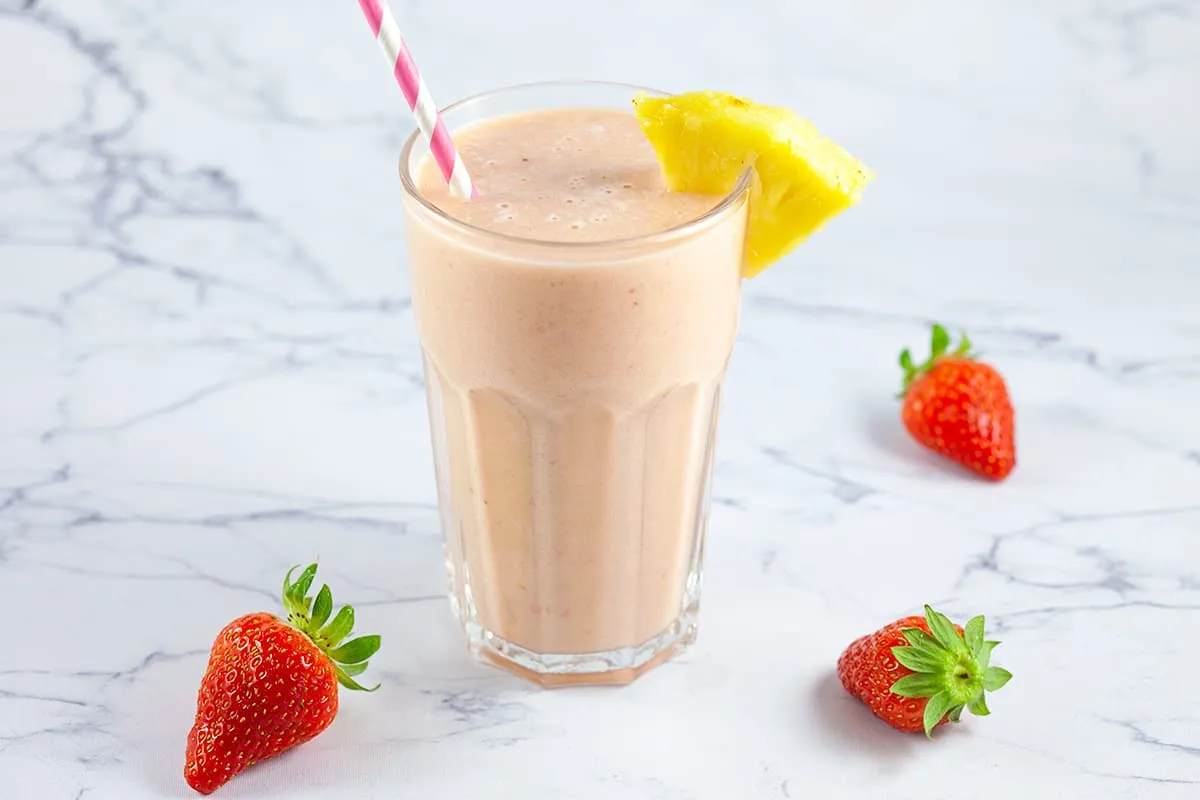 Aardbeien smoothie met ananas