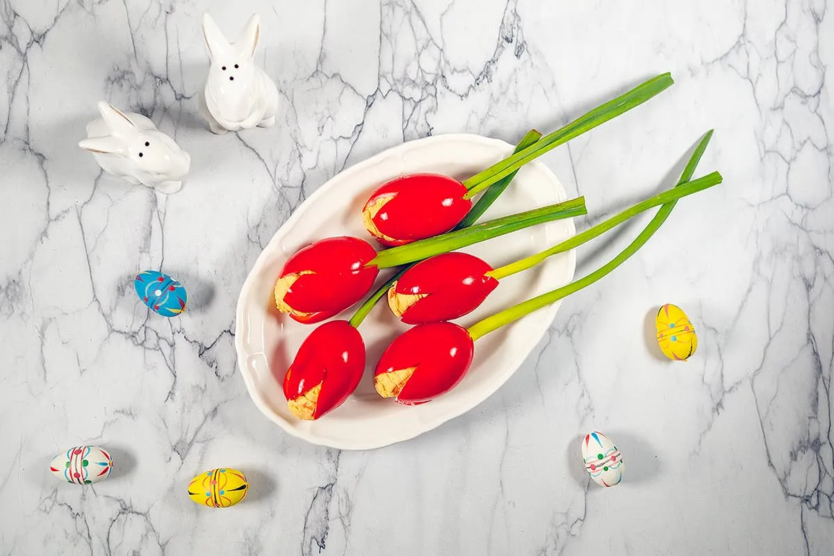 Tulpen van gevulde eieren - leuk voor de paasbrunch