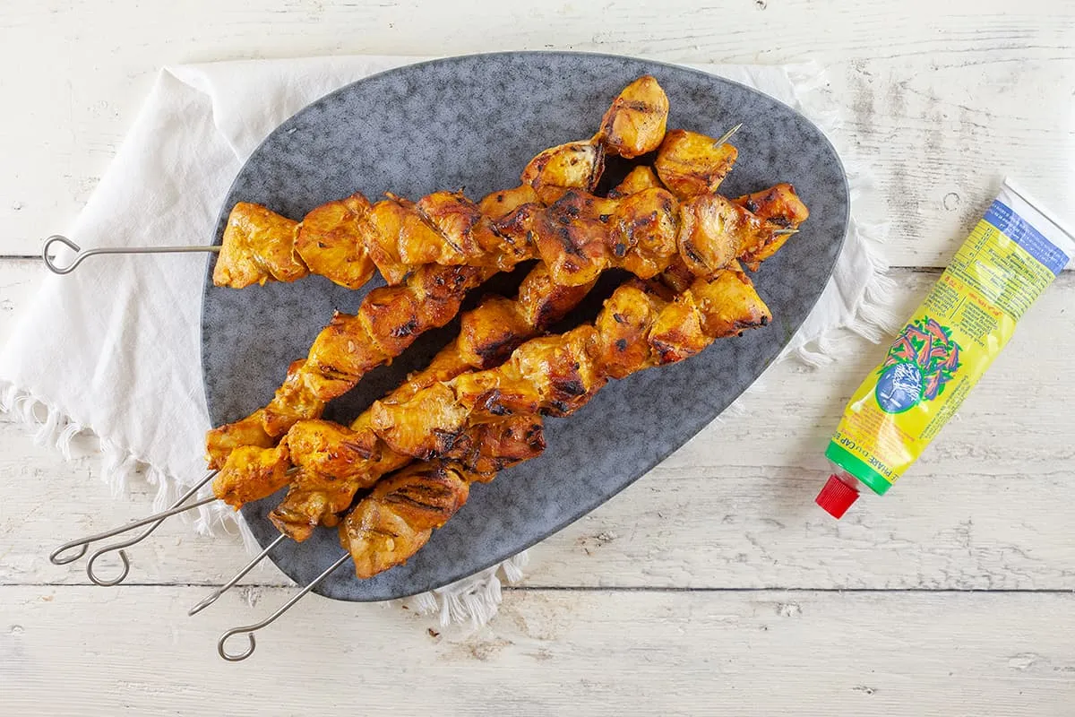 Kipspiesjes met kurkuma