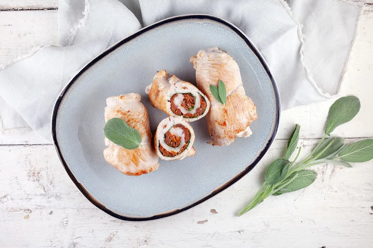 Kalkoenrolletjes met zongedroogde tomaten - simpel recept
