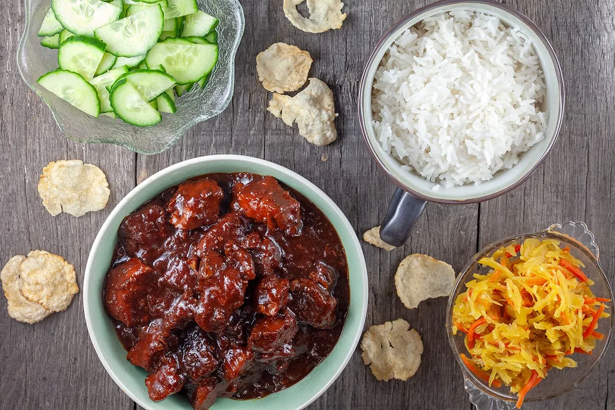 Babi ketjap - Indonesisch stoofvlees in een sticky sausje