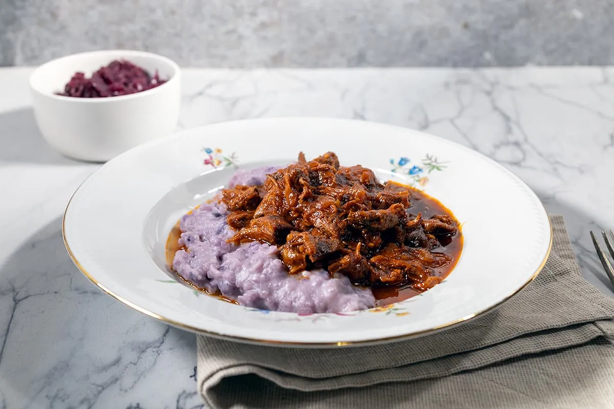 Stoofvlees met sinaasappel en kardemom - een feestelijk stoofpotje
