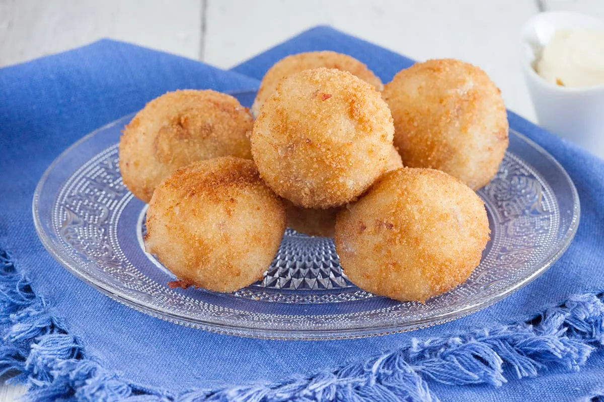 Bitterballen met geitenkaas en ham