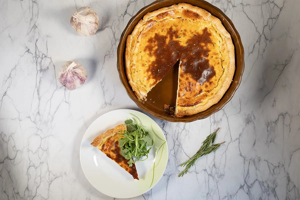 Knoflooktaart met ricotta - heerlijk met geroosterde knoflook