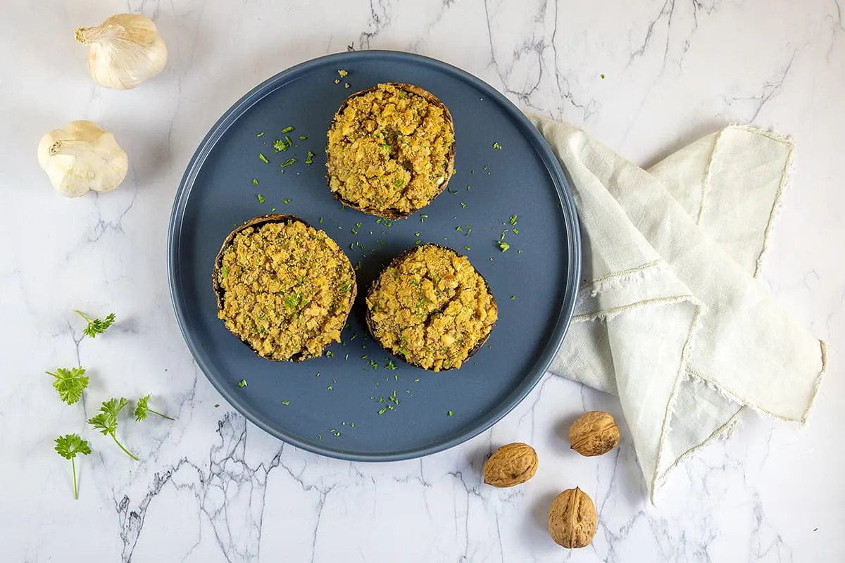 Gevulde portobello met knapperig broodkruim