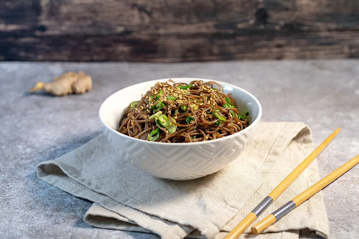 Soba noedels met sesam