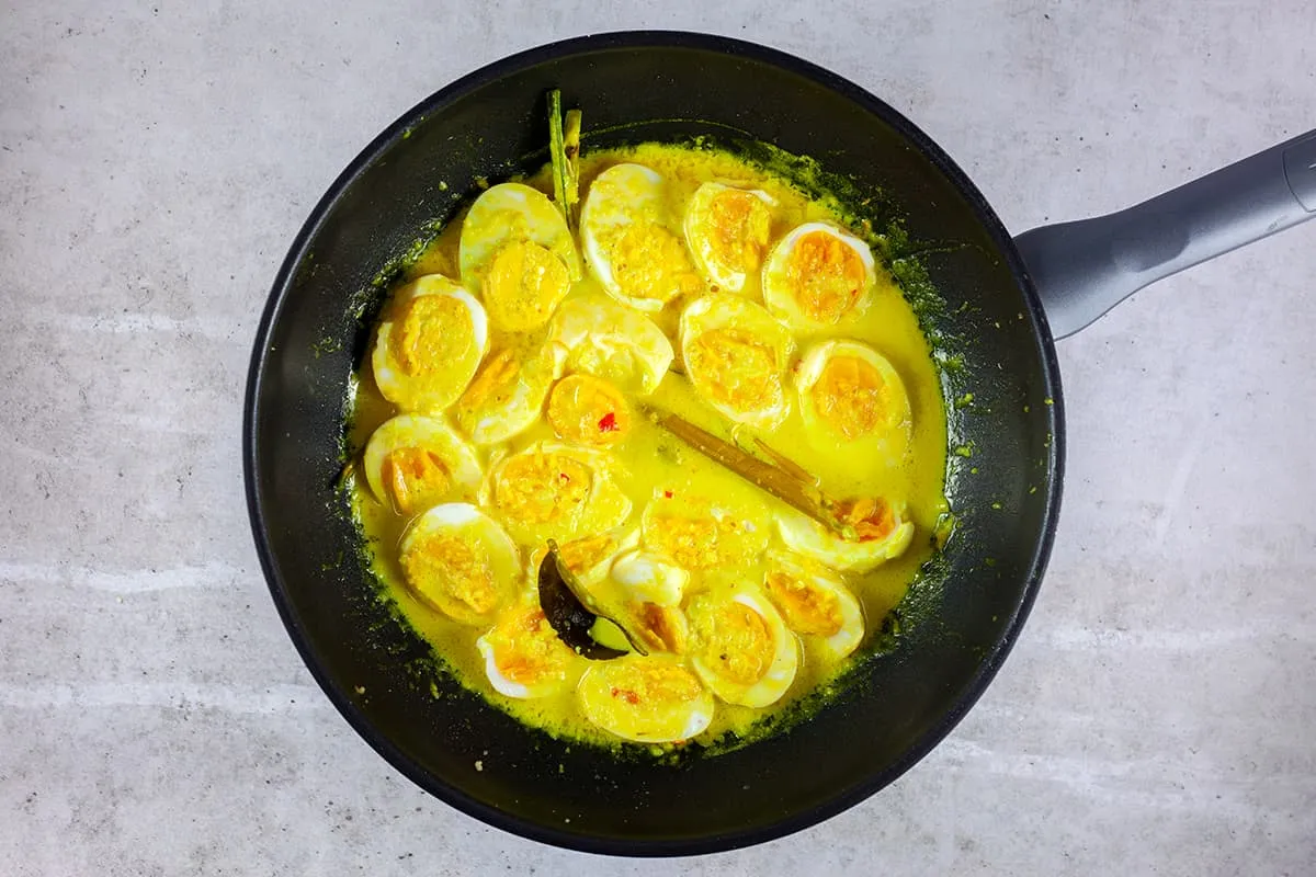 Telor Kuning - Indonesische eieren in kruidige kokossaus