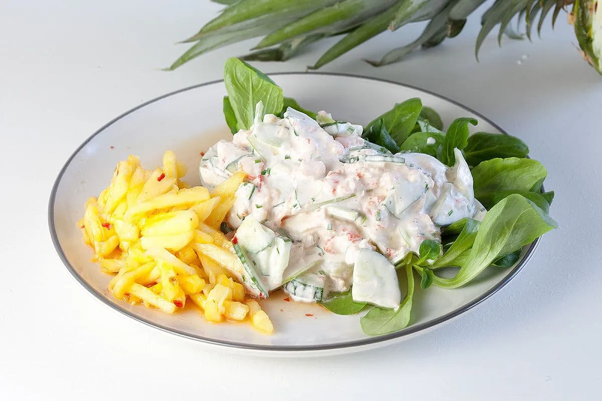 Frisse rivierkreeft salade met ananas chutney