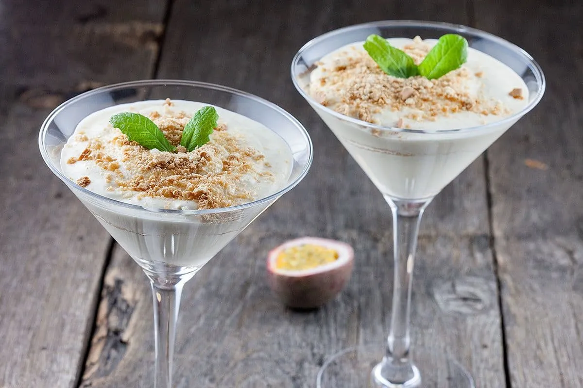 Passievrucht en Griekse yoghurt mousse