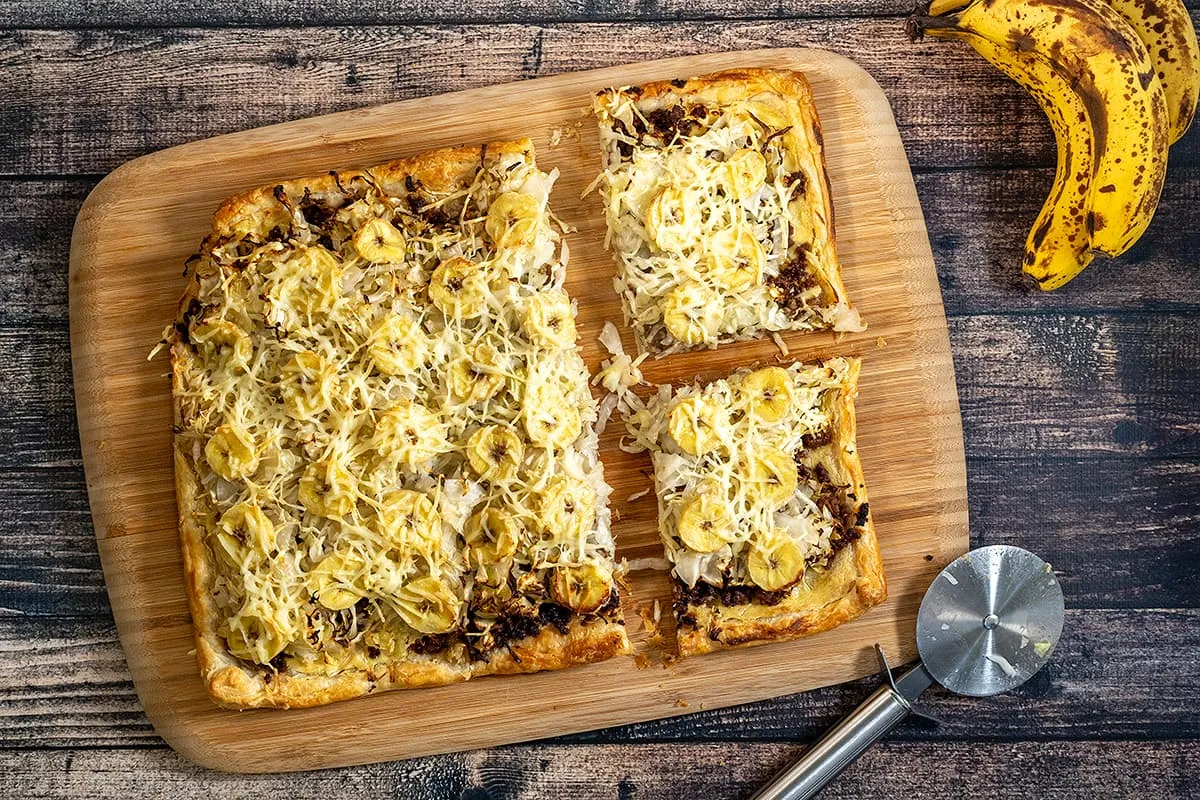 Plaattaart met zuurkool en gehakt - heerlijk met banaan