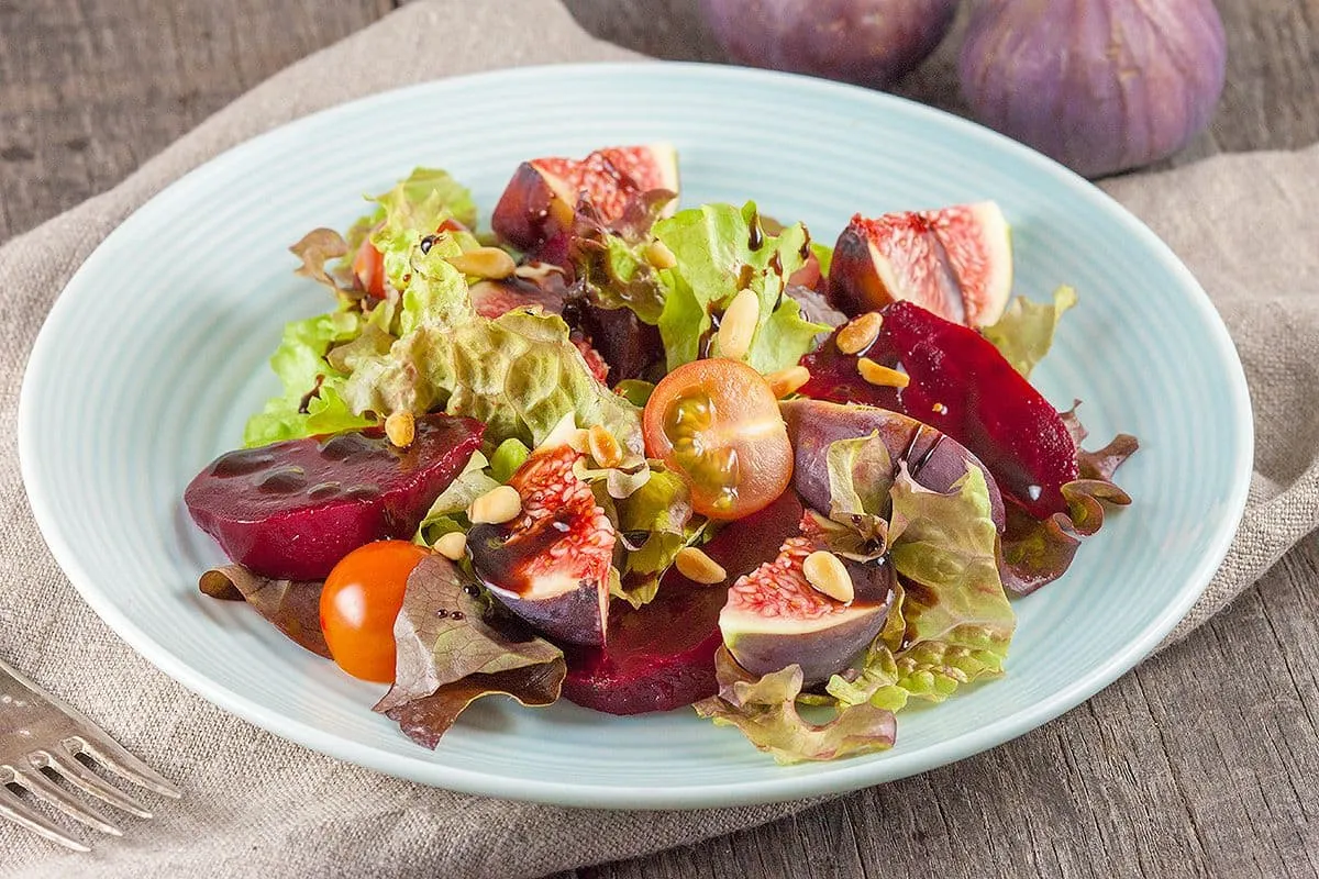 Rode bietensalade met vijgen