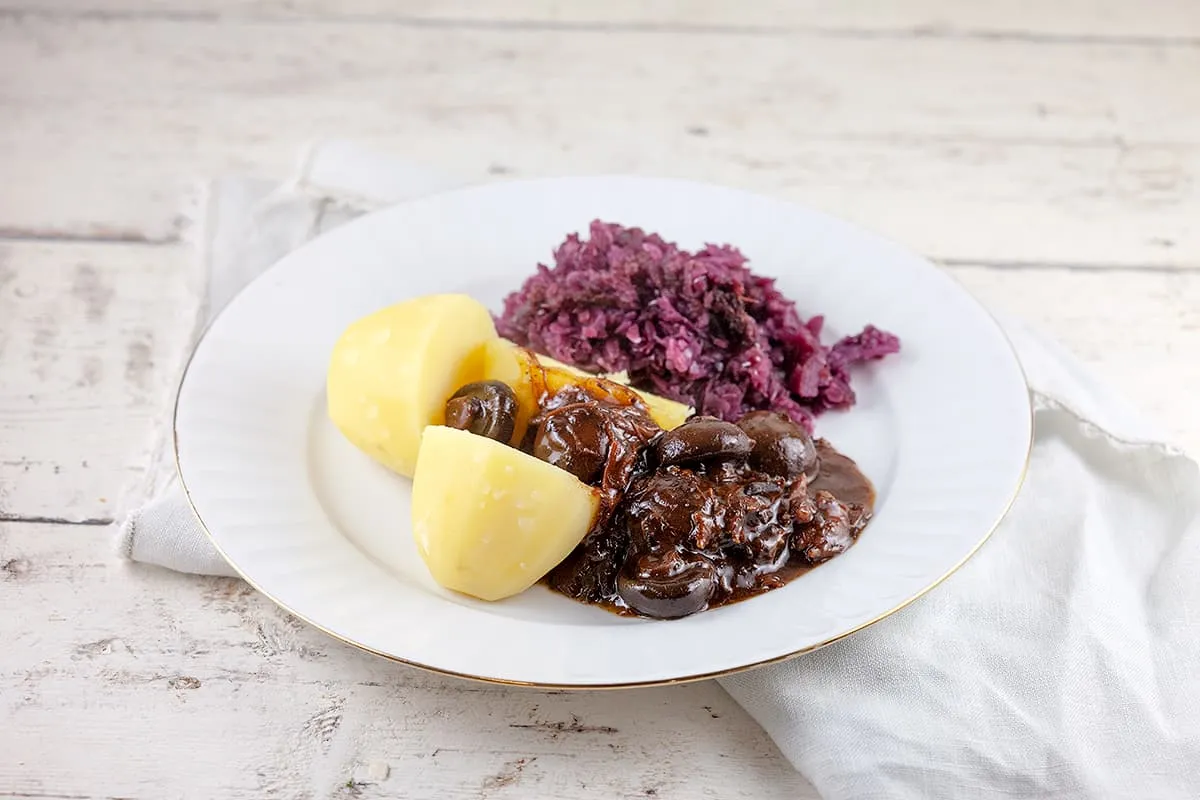 Stoofvlees met appelstroop en champignons