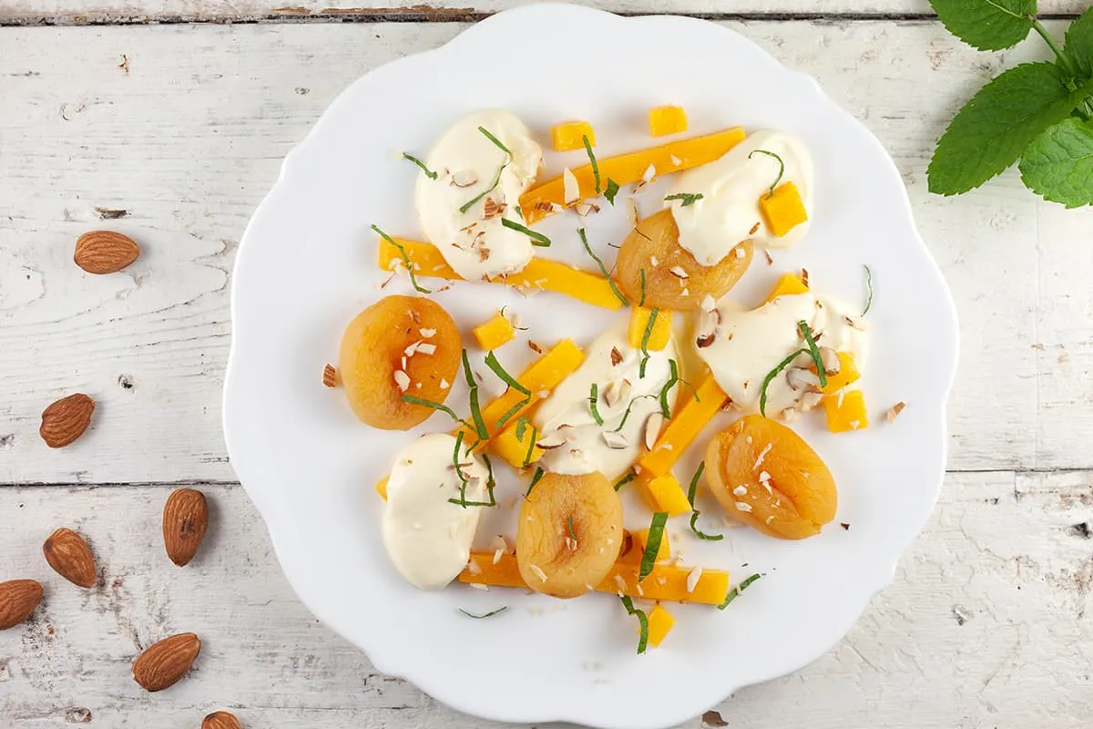 Warme abrikozen met mascarpone en mango