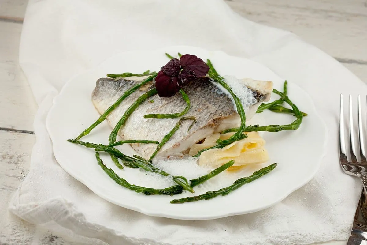Dorade met verse pasta en zeekraal