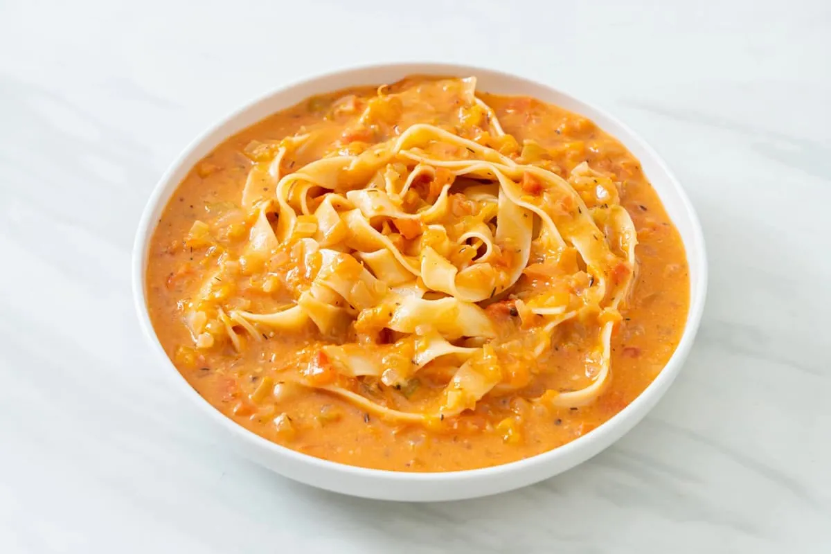 Romige Protein-Pasta-Saus met Tomaat en Knoflook