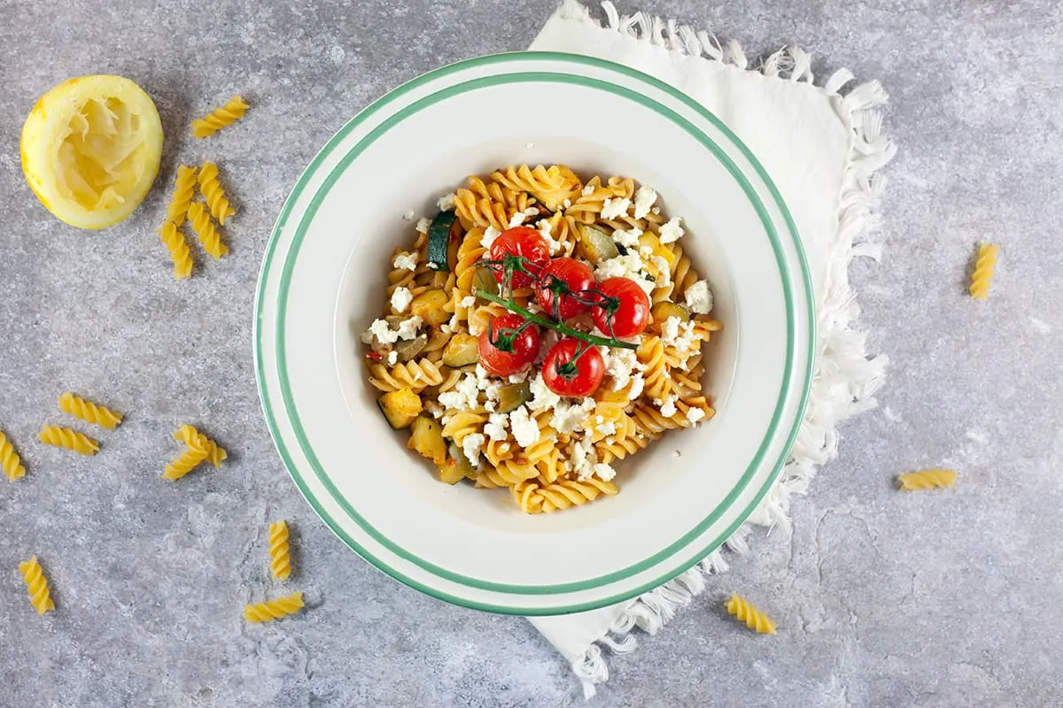 Vegetarische pasta met courgette