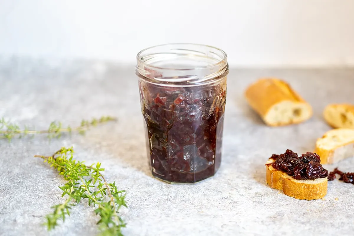 Rode uienchutney - lekker voor bij oude kaas