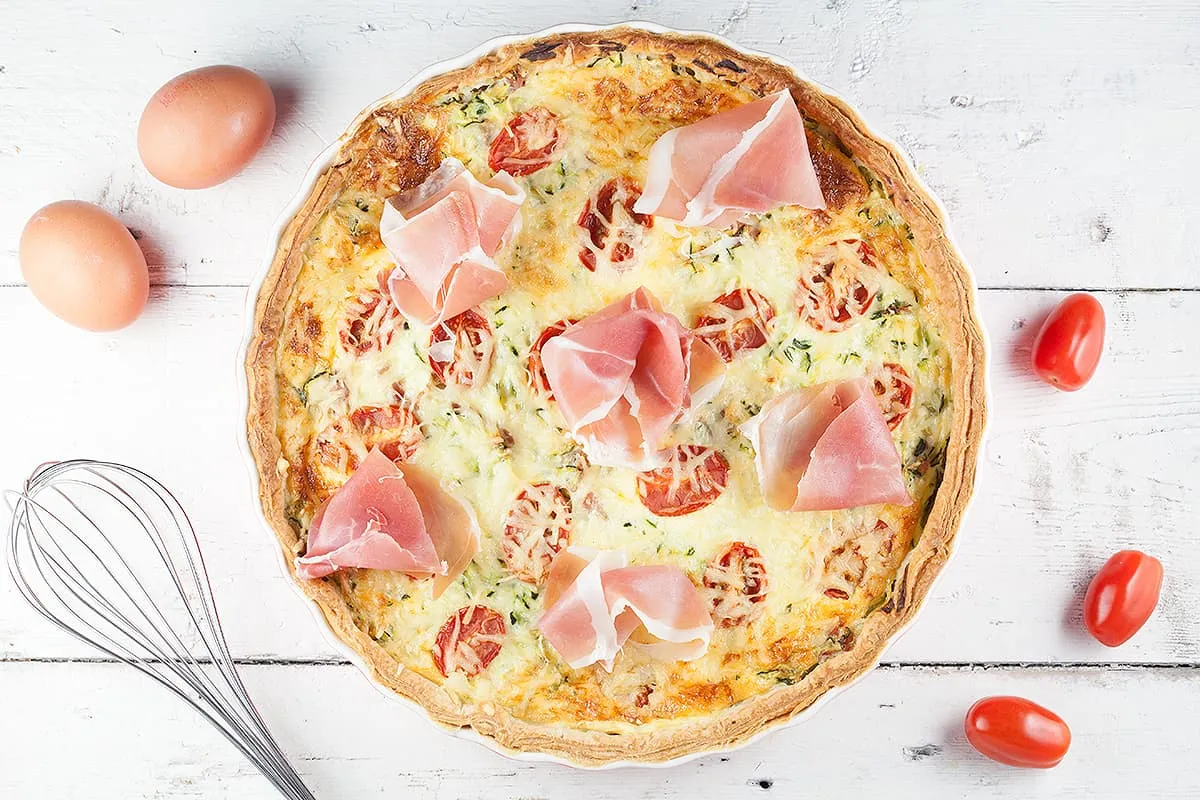 Courgette quiche met serranoham