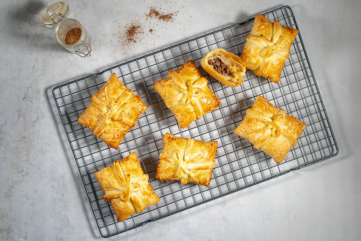 Sinterklaas pakjes van bladerdeeg