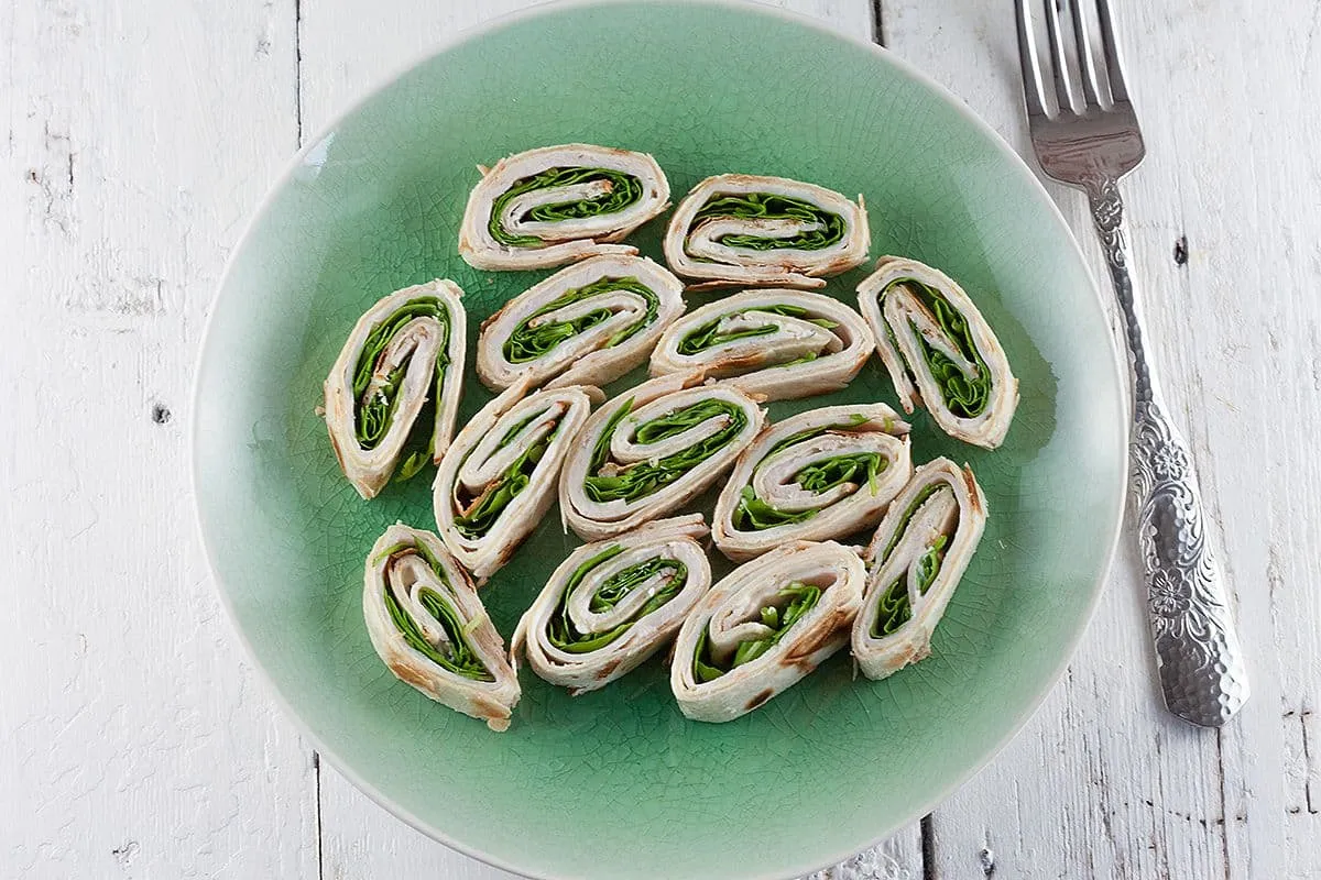 Supersnelle tortilla rolletjes met kip