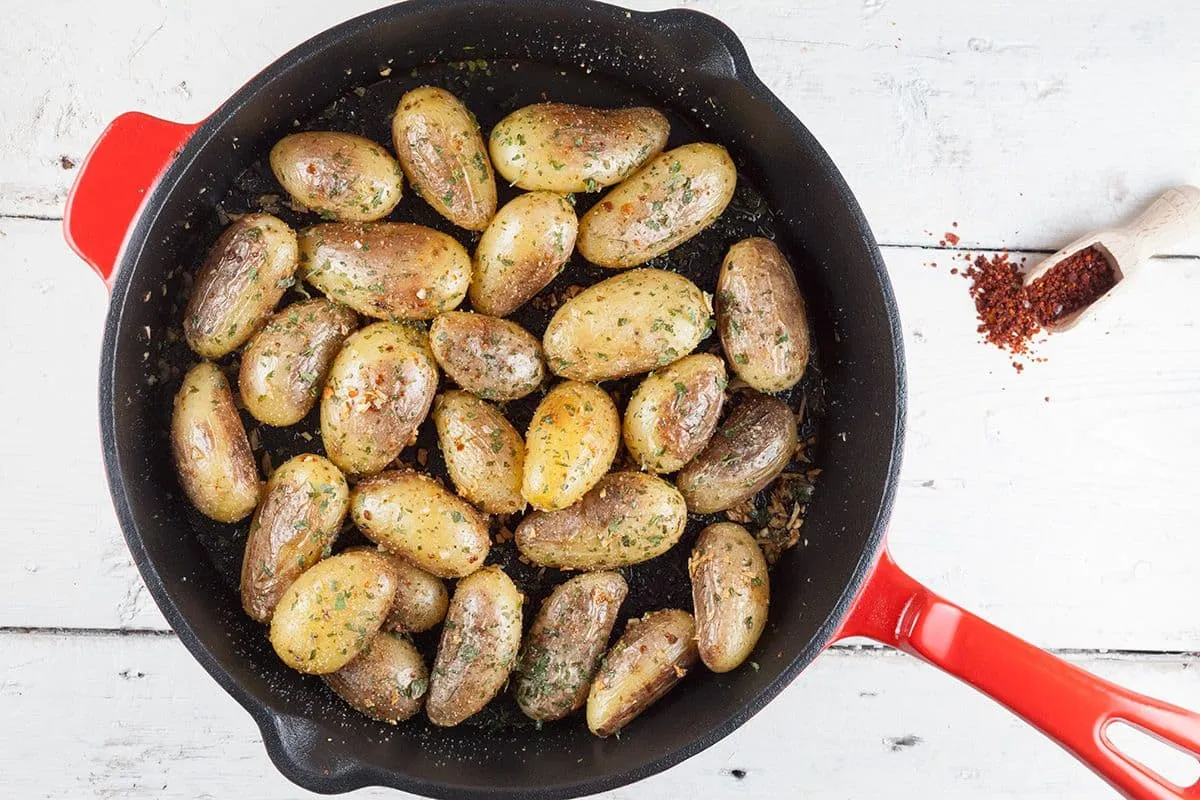 Gebakken knoflook krieltjes
