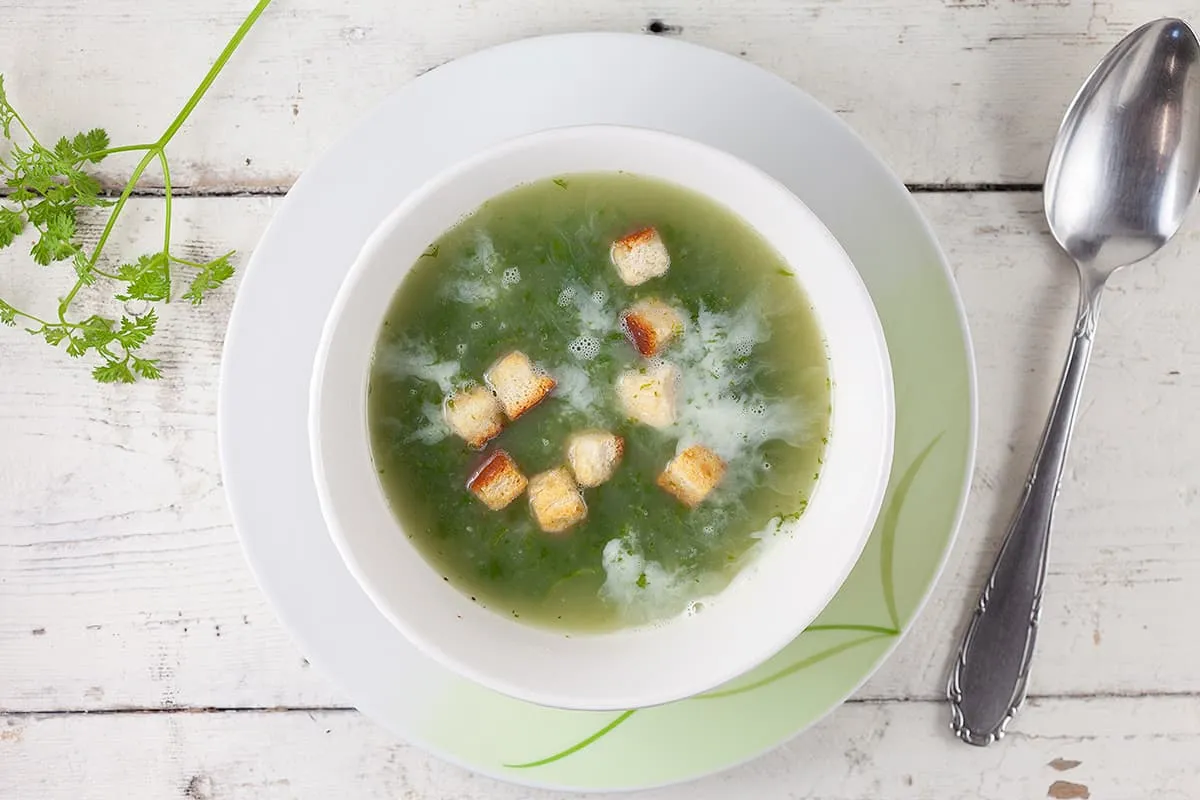 Kervelsoep met croutons