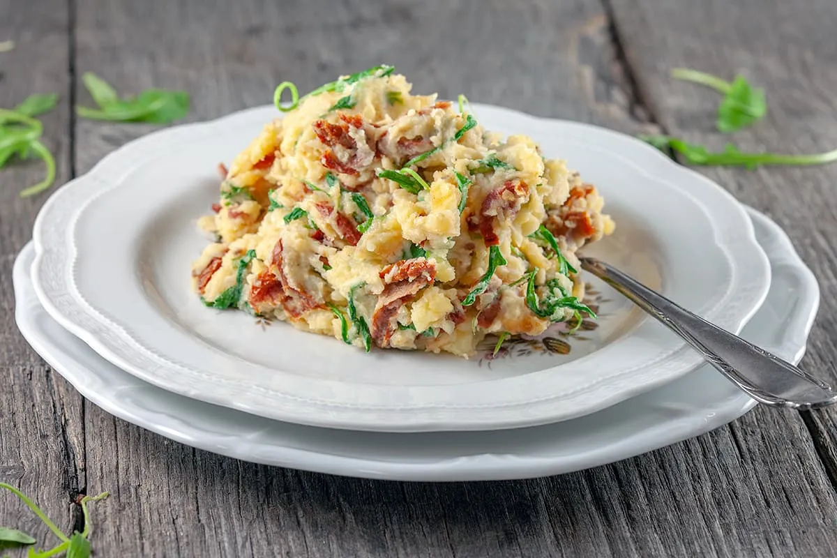 Rucola stamppot met zongedroogde tomaatjes