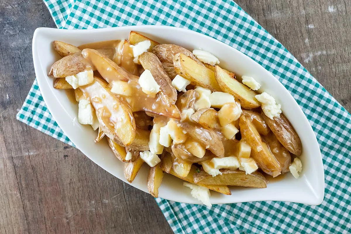 Poutine - Canadees patat met kaas en jus